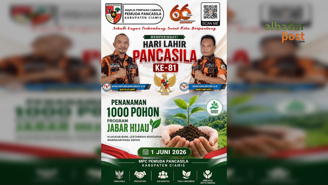 Anggota Pemuda Pancasila Ciamis melakukan penanaman pohon dalam rangka Hari Lahir Pancasila dan program Jabar Hijau.
