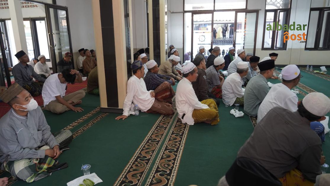 Ribuan jamaah menghadiri Haul Akbar ke-67 KH Ahmad Sudja'i di Komplek Pesantren Kudang Kota Tasikmalaya.