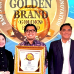 JNE menerima dua penghargaan nasional 2026 sebagai jasa pengiriman populer dan brand logistik terpercaya di Indonesia