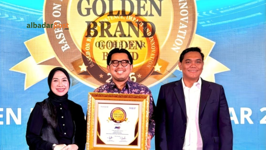 JNE menerima dua penghargaan nasional 2026 sebagai jasa pengiriman populer dan brand logistik terpercaya di Indonesia
