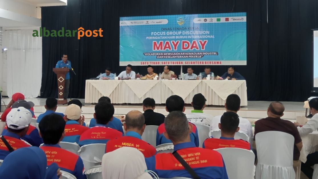 Wali Kota Tasikmalaya bersama serikat buruh dan Forkopimda saat dialog May Day 2026 membahas kesejahteraan pekerja.