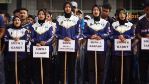 Bupati Garut Abdusy Syakur Amin membuka Invitasi Bola Voli ke-8 SMKN 10 Garut yang diikuti puluhan tim SMP.