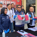 Rekaman CCTV pelaku pencurian yang membobol Toko Naura di Tasikmalaya hingga akhirnya diamankan Satreskrim Polres Tasikmalaya.