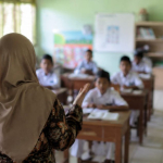 Gaji Guru Rp5 Juta