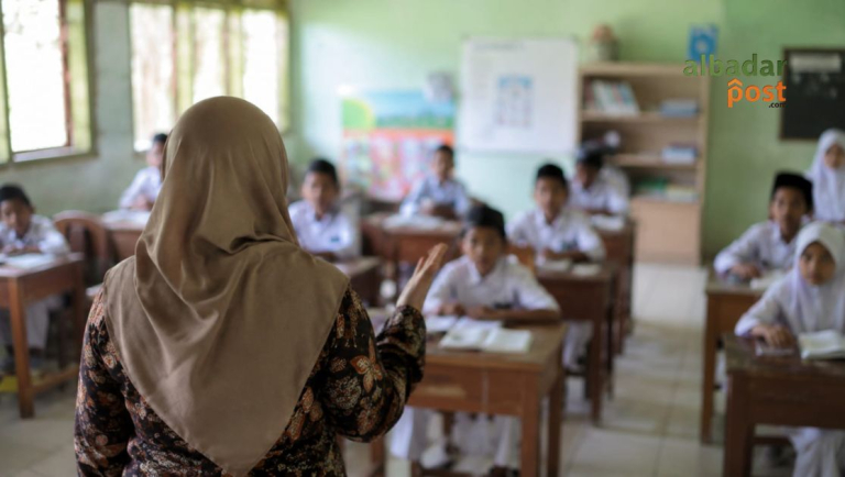 Gaji Guru Rp5 Juta