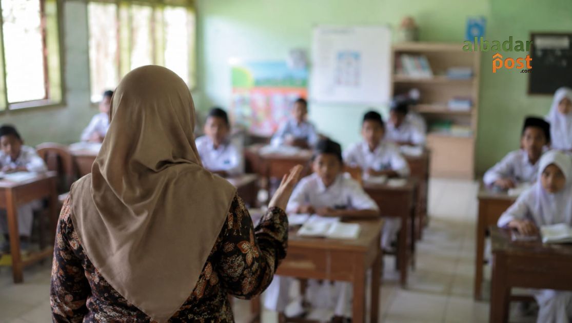 Gaji Guru Rp5 Juta