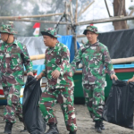 Bersih Pantai Batukaras
