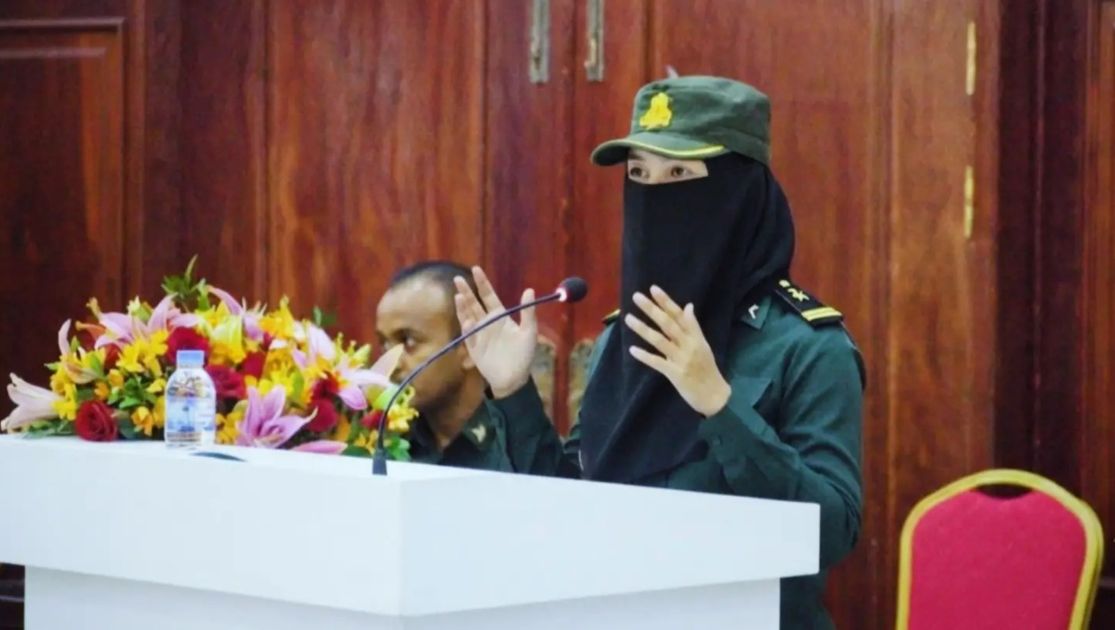 perempuan bercadar Kamboja