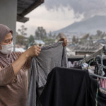 jemur pakaian saat hujan abu